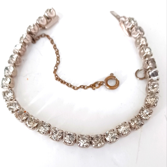 Jewelry - Elegant Vintage Silver Bracelet With Rhinestone